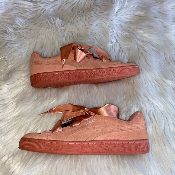 Puma girl’s size 6.5C baby pink suede with satin laces athletic shoes - Picture 9 of 10